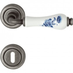 AHB Drueckergarnitur Krafeld Messing Eisen Antik / Porzellan weiß mit blauer Blume BB