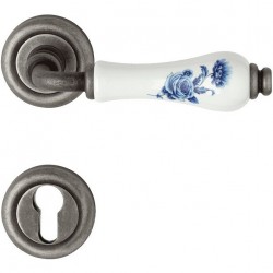 AHB Drückergarnitur Krafeld Messing Eisen Antik / Porzellan weiß mit blauer Blume PZ